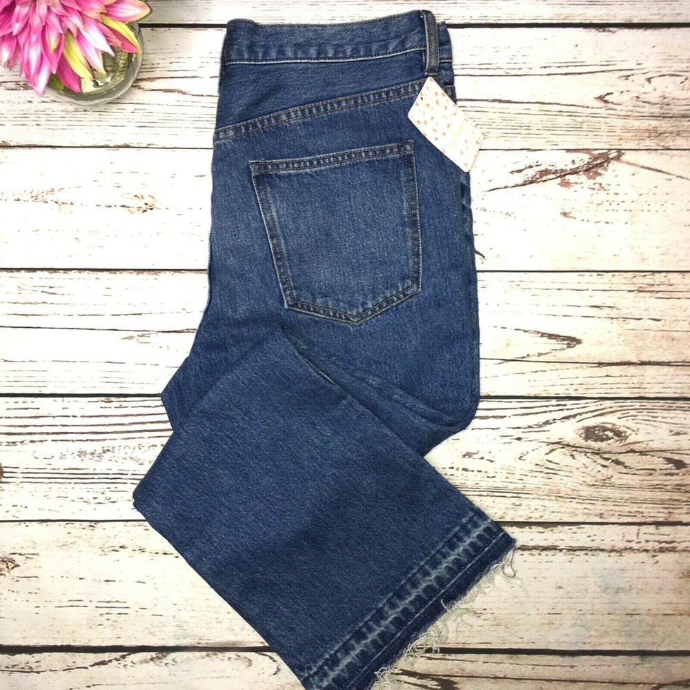 Free People High rise cropped raw hemline jeans 30